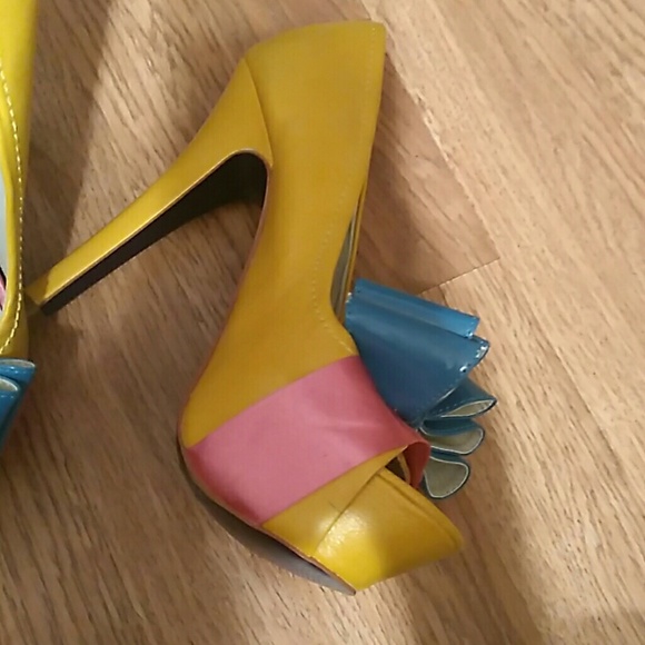 Heels - Picture 2 of 4